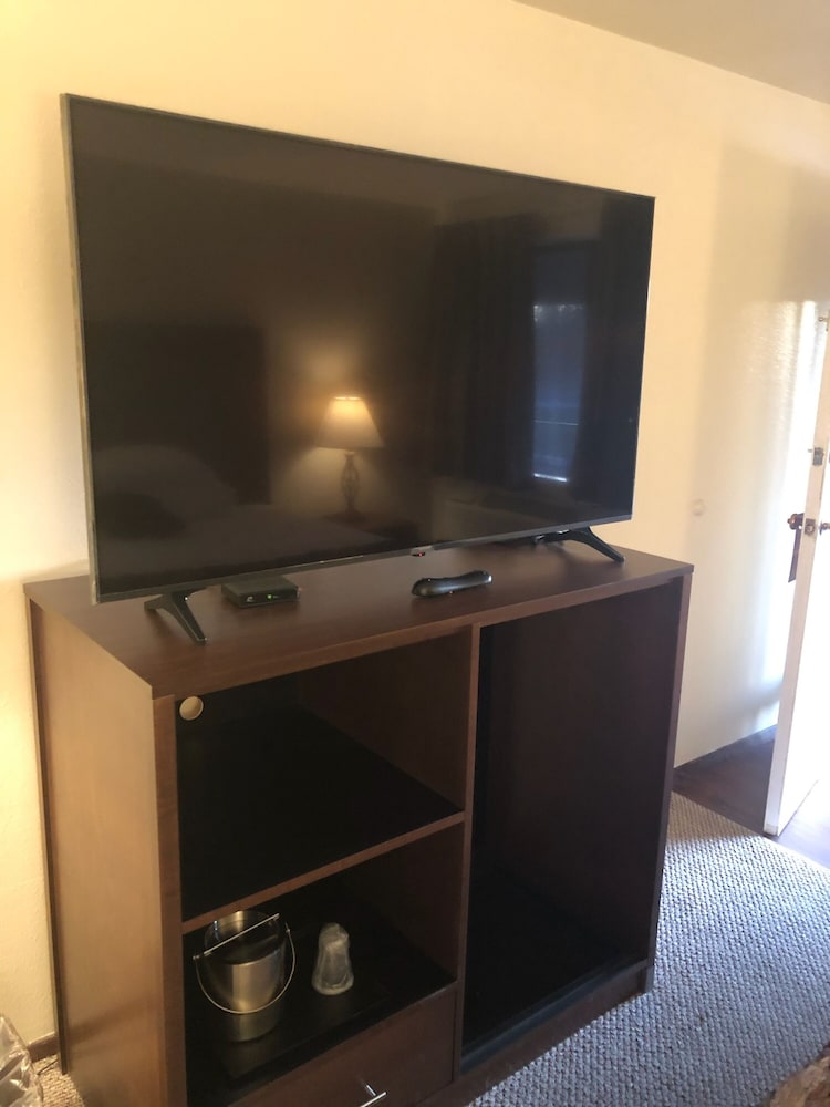 Red Lion Inn & Suites La Pine - photo 6