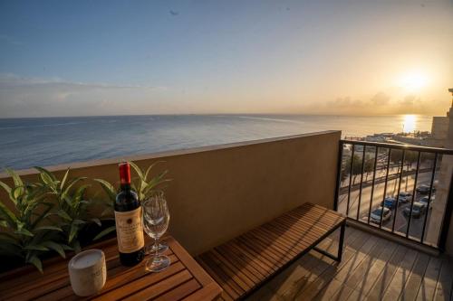 Sea Front 3 Bedroom Apartment with PS5 — 4-Star Luxury Hotel in Sliema, Malta