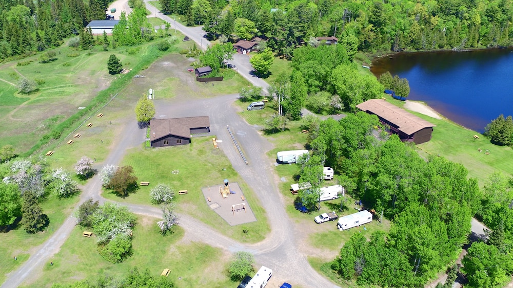 Lake Fanny Hooe Resort 2 Bed With Balcony #12 1 Bedroom Hotel Room by RedAwning - photo 15