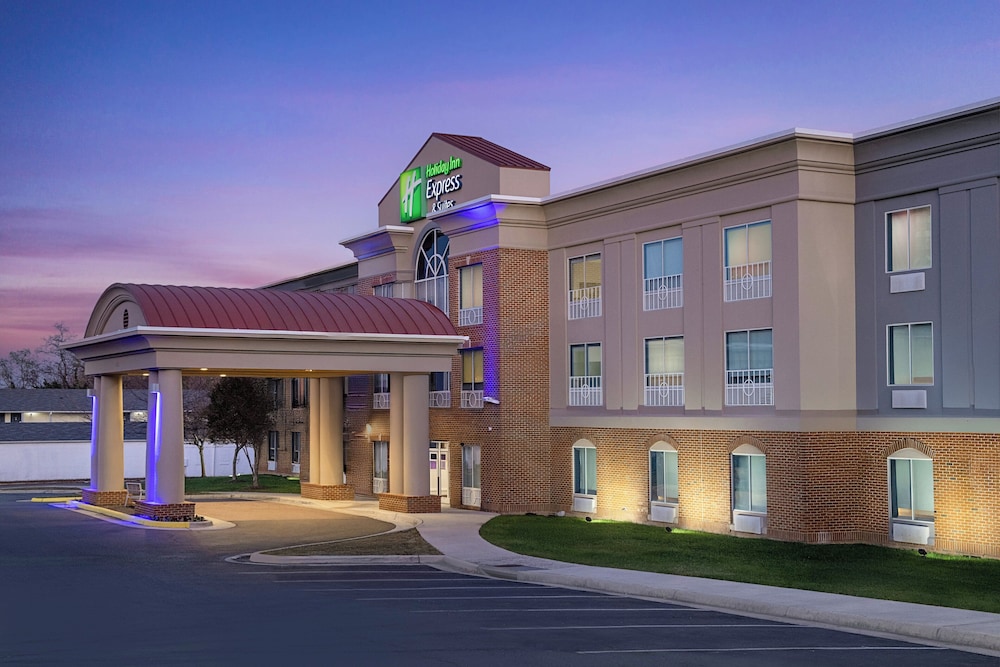 Holiday Inn Express Alexandria Fort Belvoir - photo 50