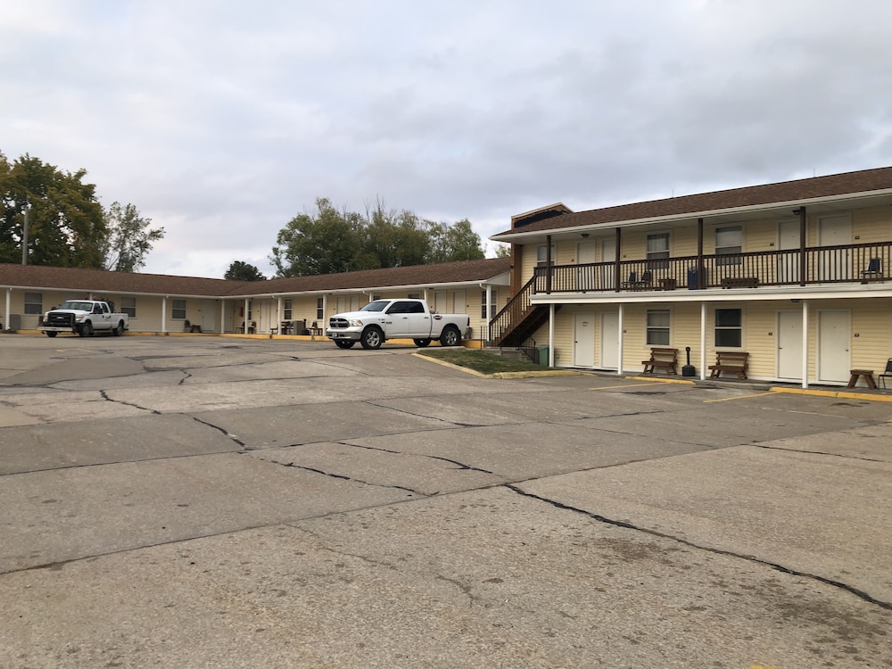 Hawkeye Motel - photo 25