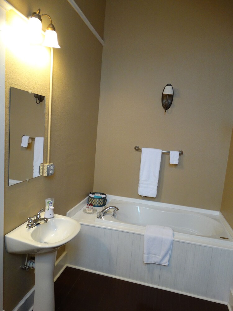 Davie School Inn - photo 46