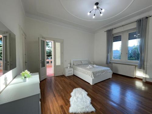 Bg Central President Suite Con Parcheggio Vista Citta Alta — 4-Star Luxury Hotel in Bergamo, Italy