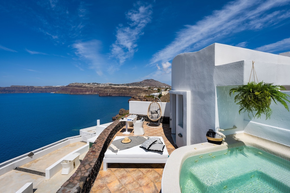 Epic View Suites in Fira, Greece