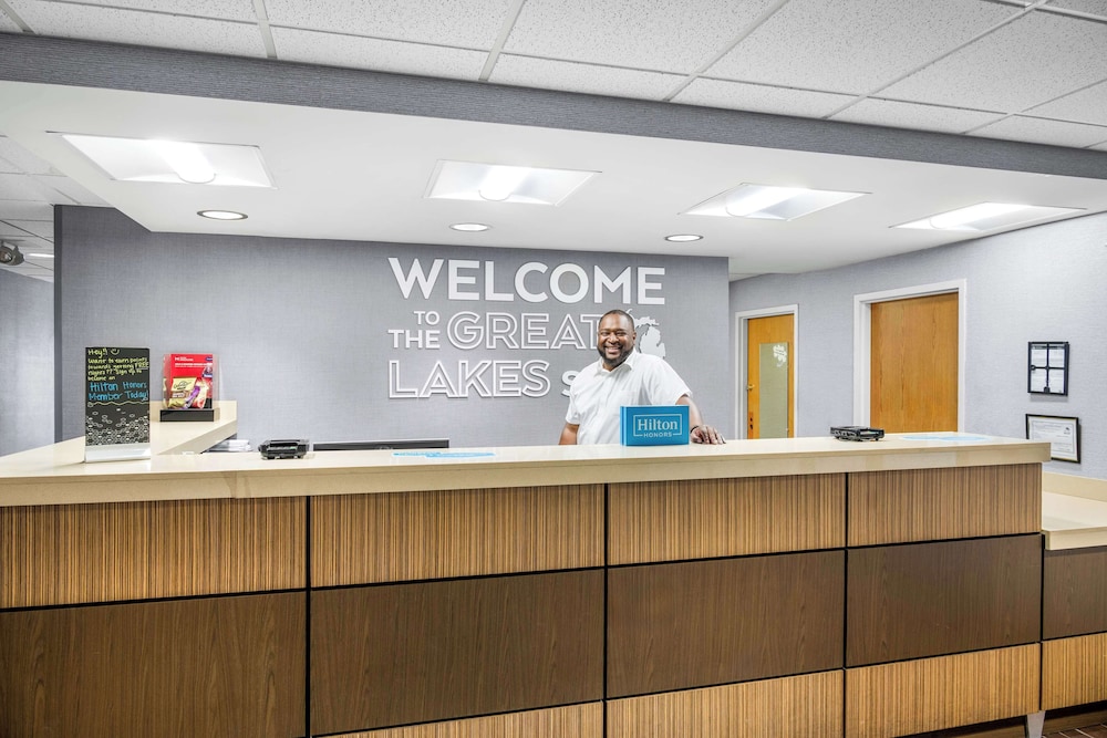 Hampton Inn Grand Rapids North - photo 4