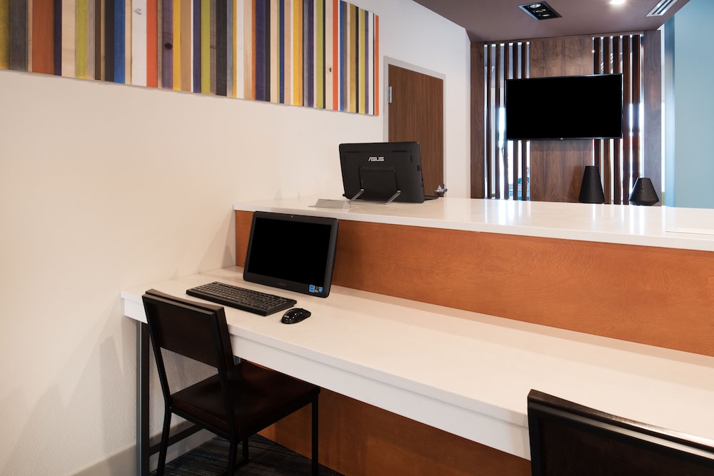 Holiday Inn Express & Suites Kingdom City by IHG - photo 22