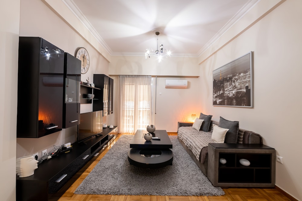 2Br Renovated Flat Close To Metro — 4-Star Luxury Hotel in Athens, Greece