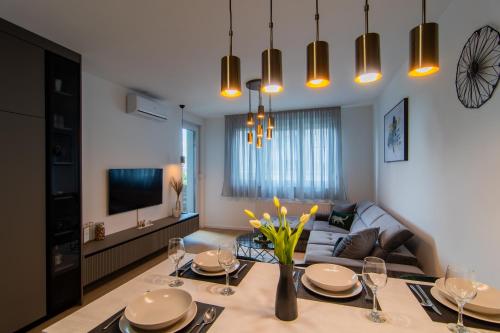 Flexible SelfCheckIns 81 Zagreb Arena Garage Loggia — 4-Star Luxury Hotel in Zagreb, Croatia