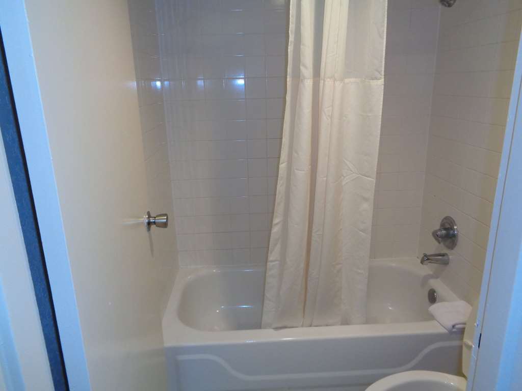 Super 8 by Wyndham Gulfport Airport NW Near Biloxi - photo 13
