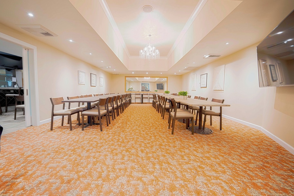 Royal Plaza Inn Indio - photo 83