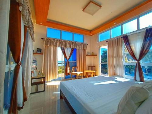 The Mountain side Floating Villa — Baybay — photo 3