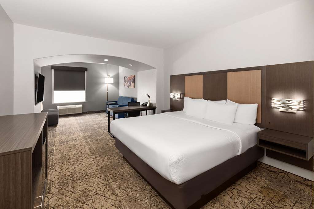 La Quinta Inn & Suites by Wyndham McAlester - photo 28