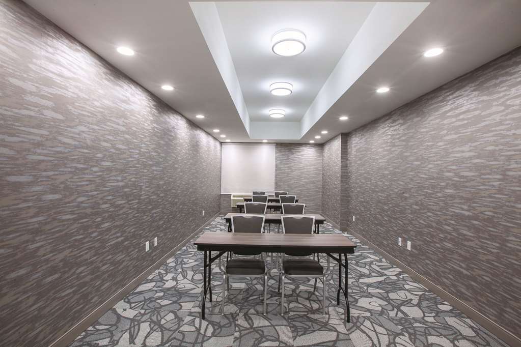 La Quinta Inn & Suites by Wyndham Kingsville - photo 25