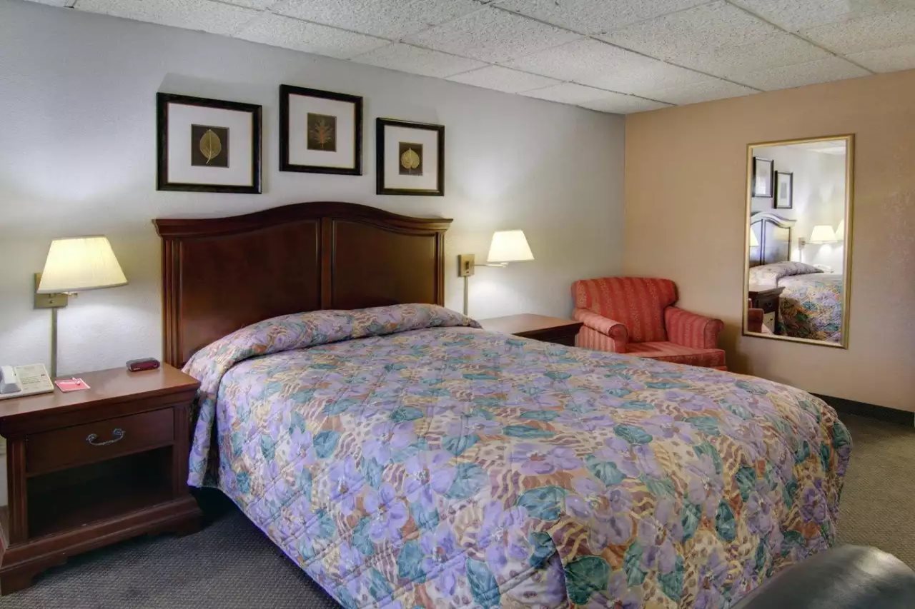 Econo Lodge & Conference Center - photo 13
