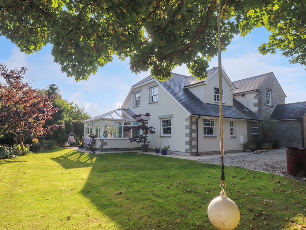 Lower Gadles - carbon neutral hotel in Penryn