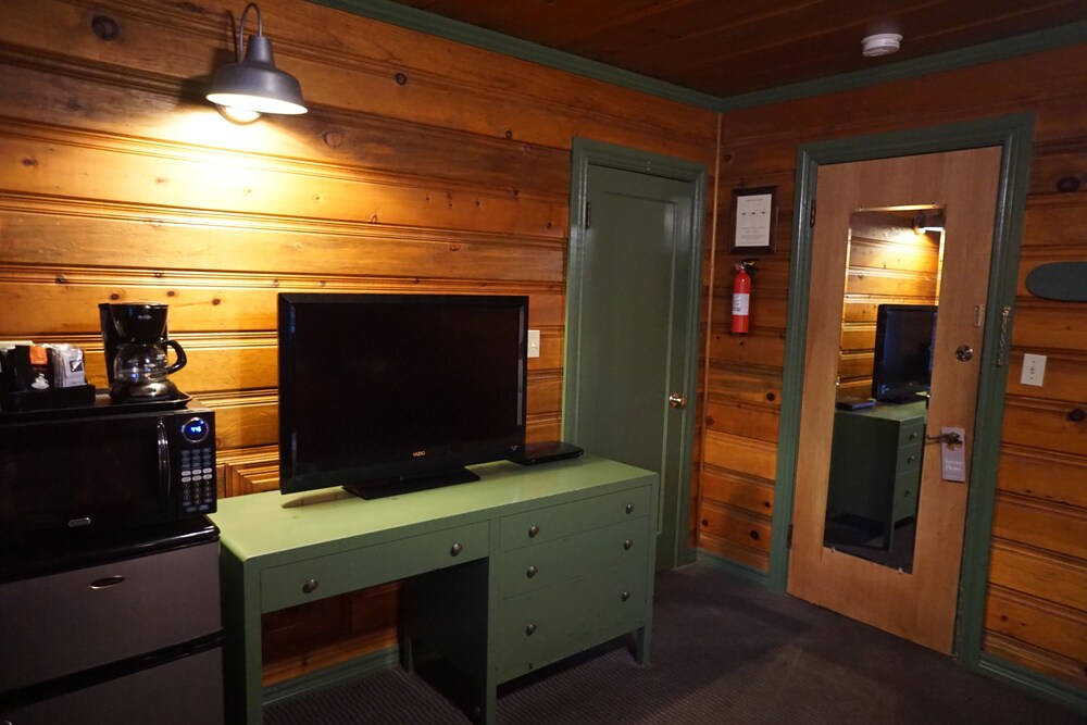 Shaver Lake Village Hotel - photo 44