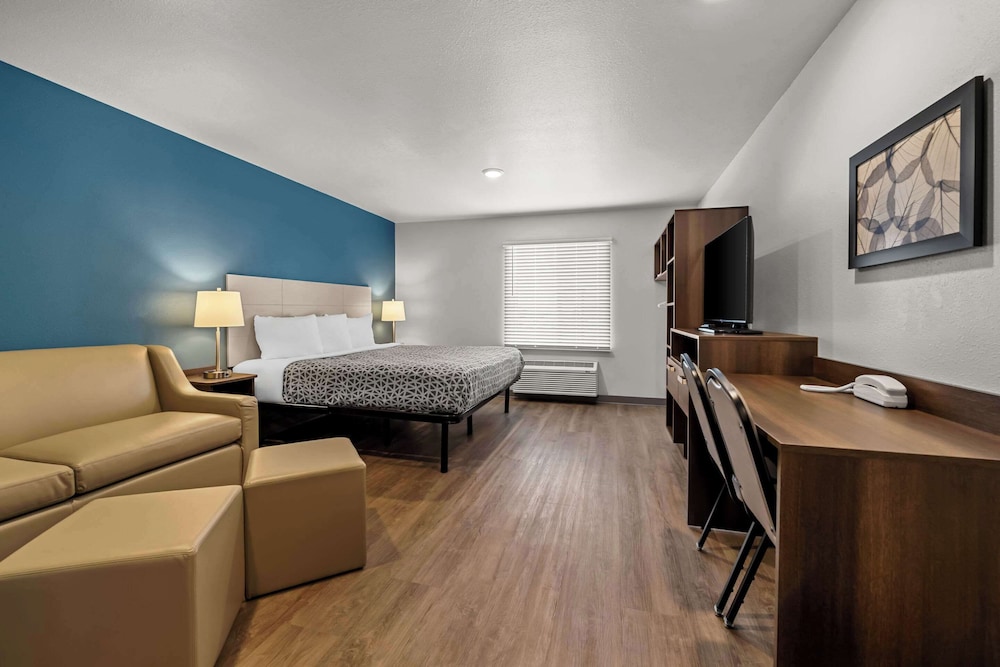 WoodSpring Suites Loves Park Rockford - photo 4