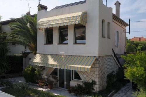 Nids Douillets - carbon neutral hotel in Rognac
