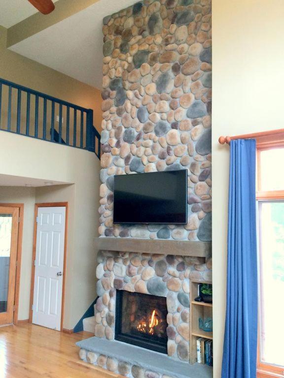 C1 Top Rated Ski In Ski Out Townhome Great views fireplaces fast wifi AC Short walk to slopes - photo 7