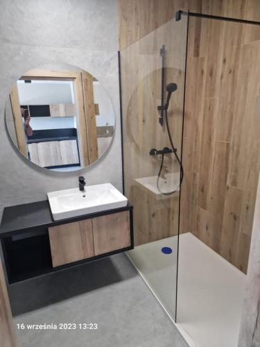 Miło Mi w górach budynek główny hotelu z basenami i saunami parking GRATIS — 4-Star Luxury Hotel in Szklarska Poreba, Poland