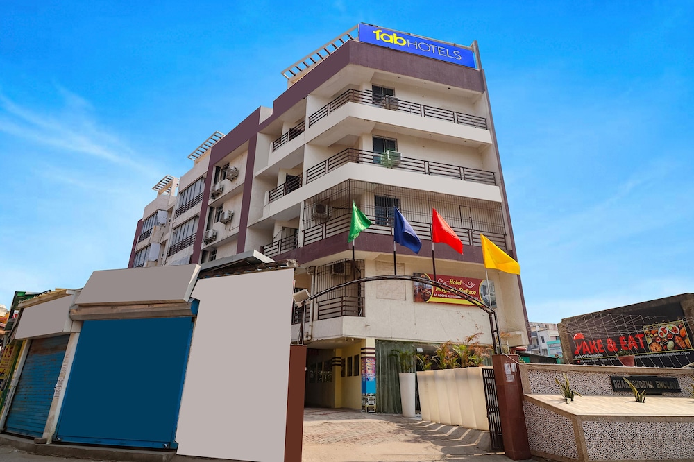 Fabhotel Magadh Palace in Dinapore, India