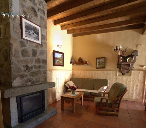 Casa Rural Valdeascas — 4-Star Luxury Hotel in Navarredonda De Gredos, Spain