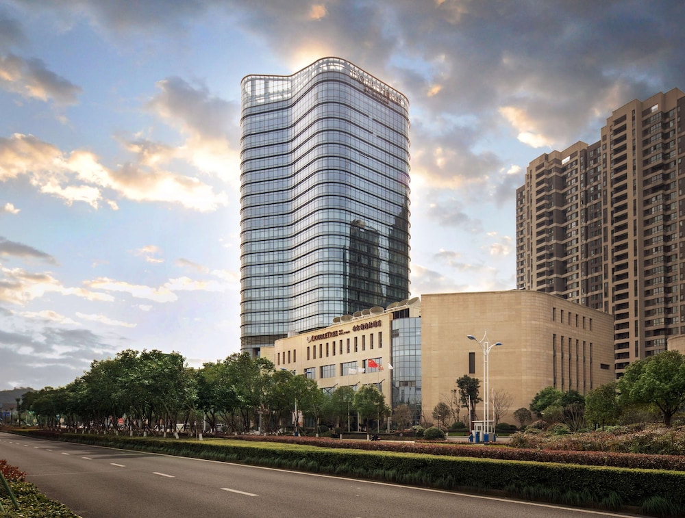 Doubletree By Hilton Ningbo Beilun — 4-Star Luxury Hotel in Ningbo, People's Republic of China