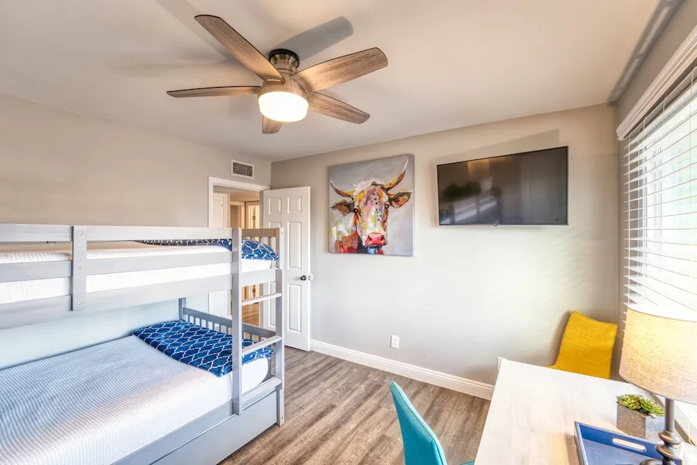 3BR Sleeps 8 Pool Putting Green BQQ Large Island in Scottsdale, United States