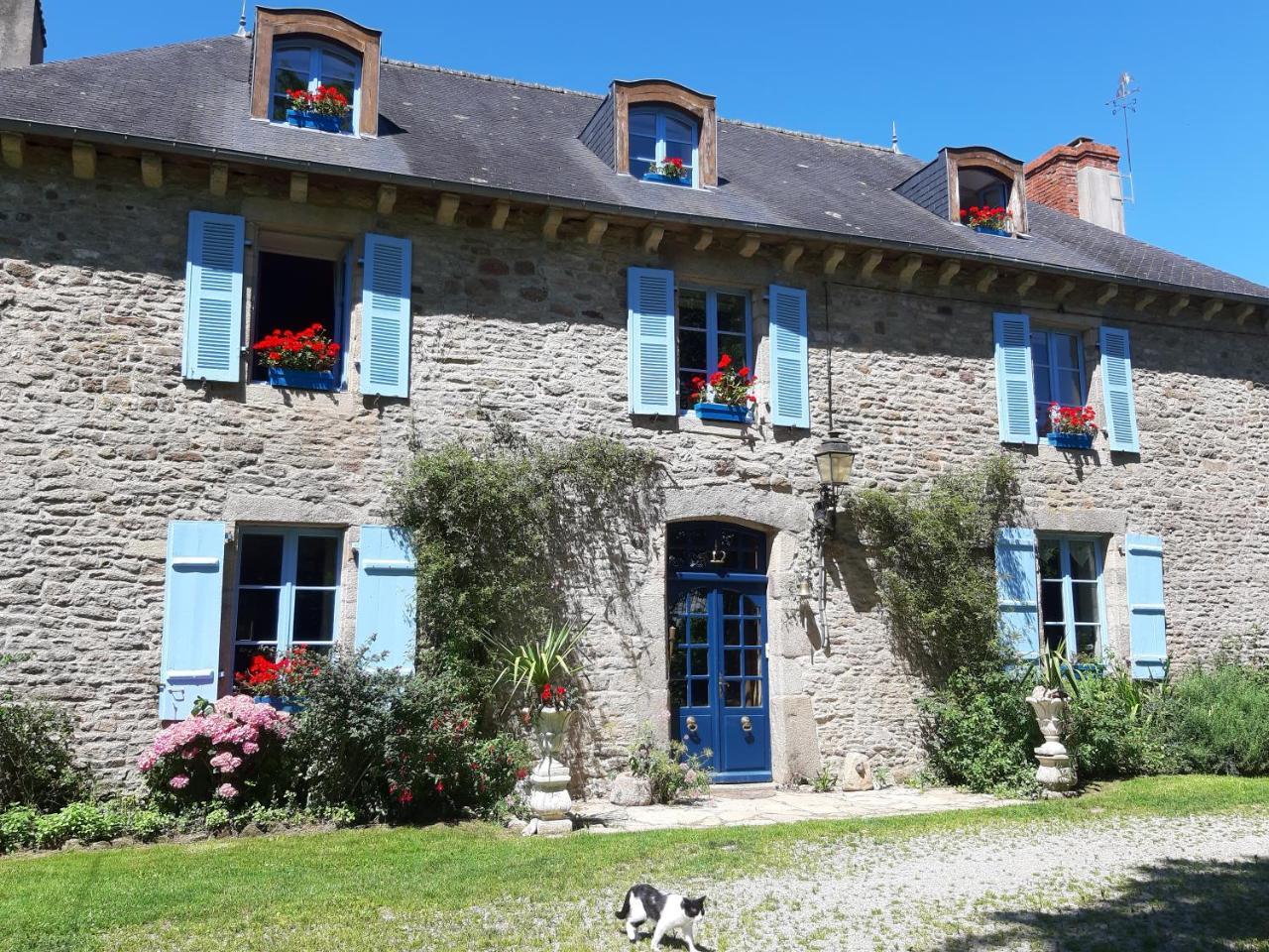 Manoir De La Peignie pet-friendly hotel Merdrignac