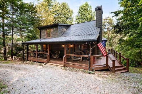 Lakeside Retreat Hot Tub Fishing Hiking in Ellijay, United States