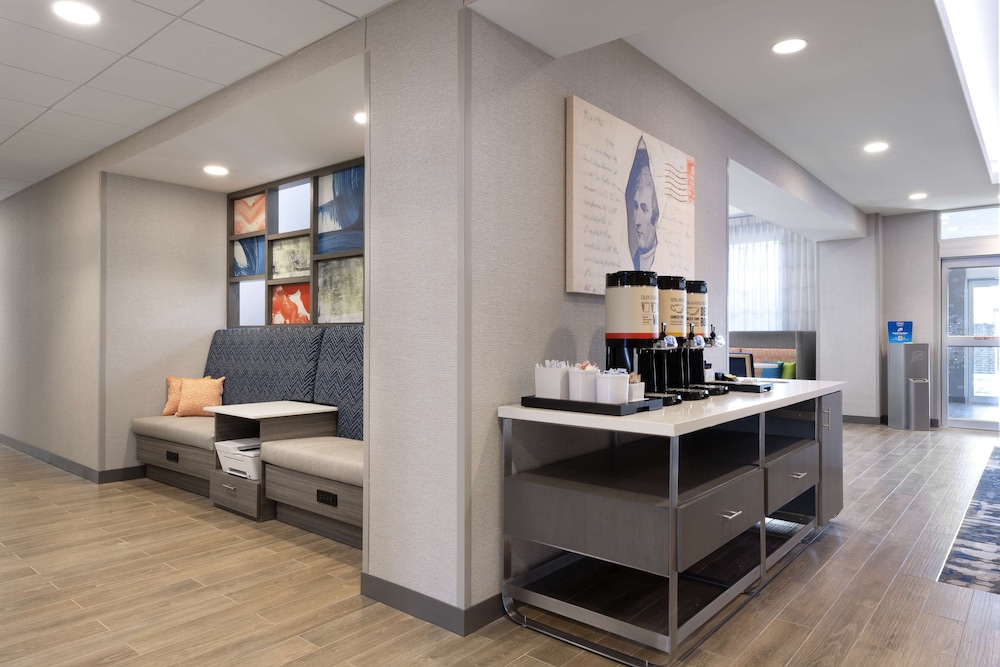 Hampton Inn & Suites St. Charles Old Town Area - photo 15