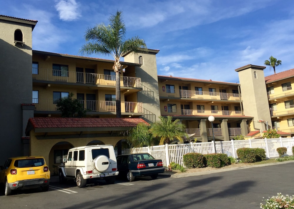 Days Inn by Wyndham Buena Park - photo 33