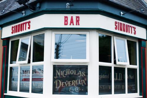 Sinnotts Bar in Loch Garman, Republic of Ireland