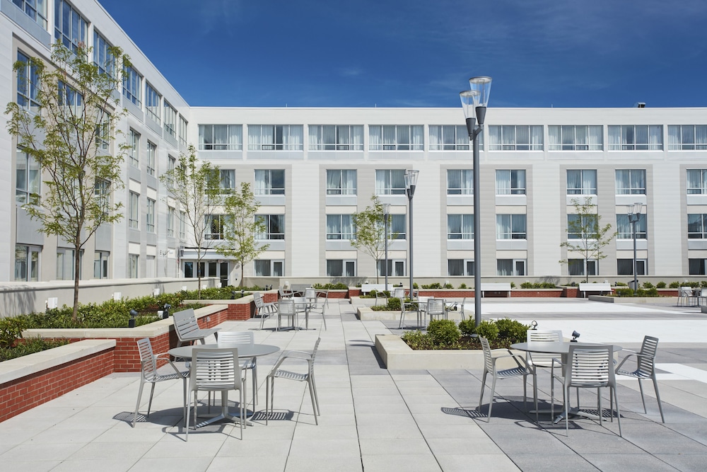 Courtyard by Marriott Erie Bayfront - photo 95