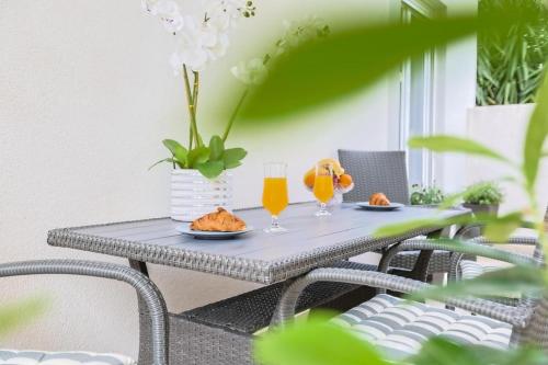 Grand Apartment Mirela — 4-Star Luxury Hotel in Podstrana, Croatia