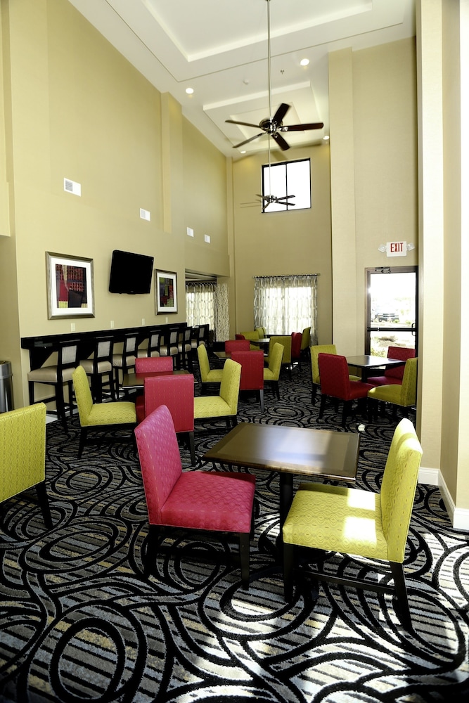 Holiday Inn Express Hotel & Suites Marion Northeast by IHG - photo 14