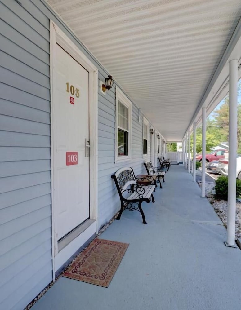 Brookside Motel And Cottages - photo 48