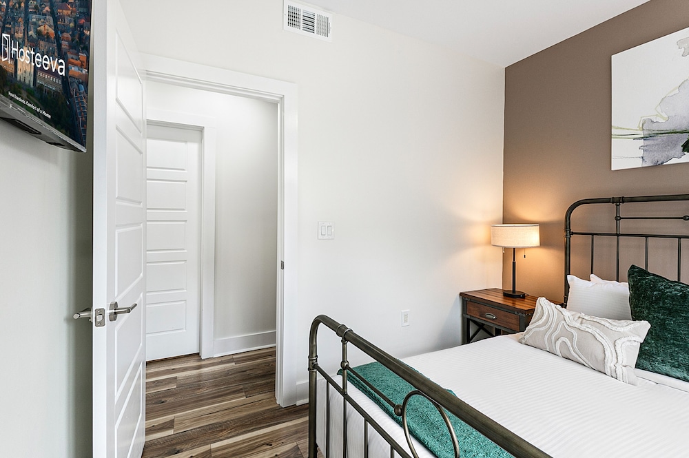 Mardi Gras Suites NOLA's 4BR Elegance - photo 40