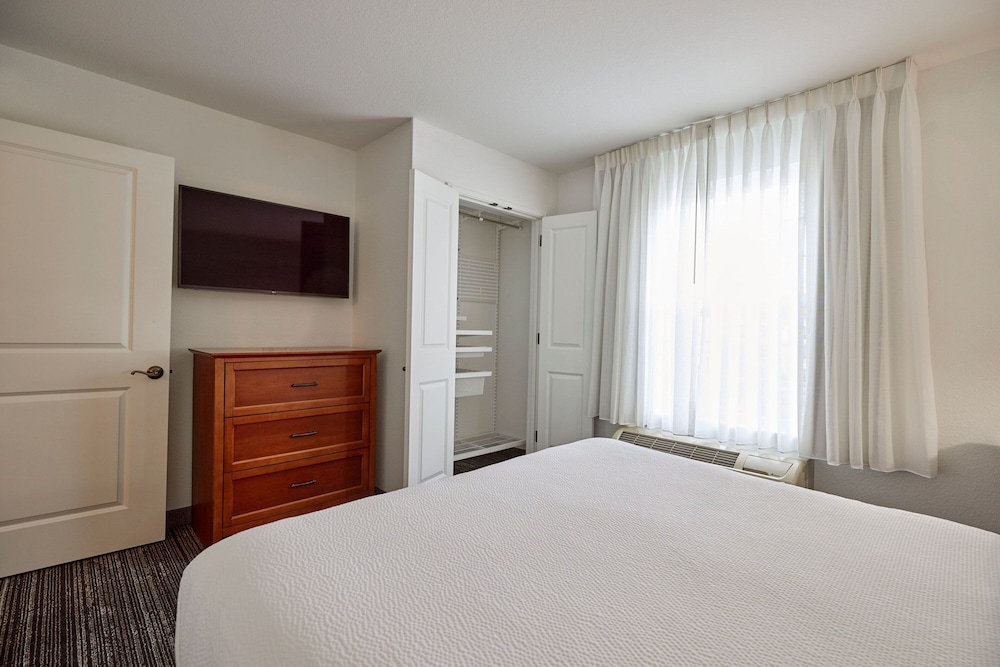 TownePlace Suites by Marriott Medford - photo 9
