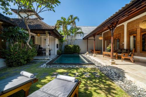 Villa Kori Bali Kubu 9 people maximum close to Seminyak Beach — 4-Star Luxury Hotel in Seminyak, Indonesia
