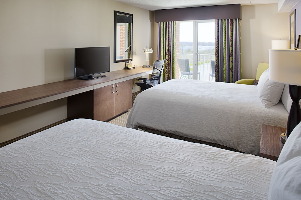 Hilton Garden Inn Hartford North Bradley International Airport - photo 7