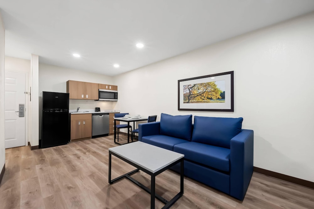 MainStay Suites Raleigh North - photo 38