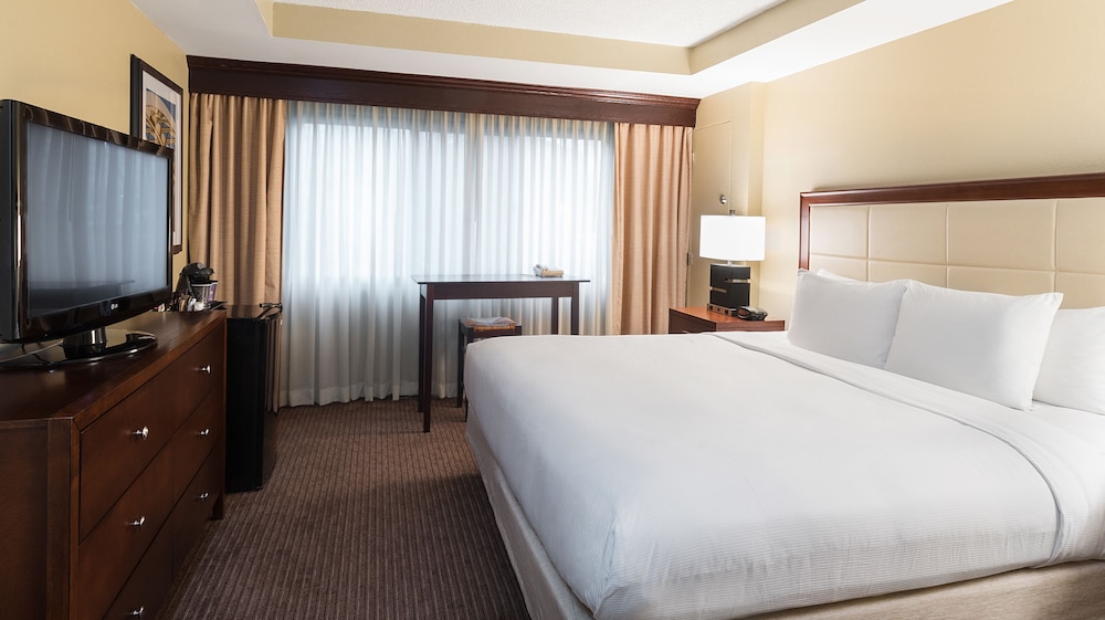 DoubleTree Suites by Hilton Hotel Cincinnati Blue Ash - photo 22