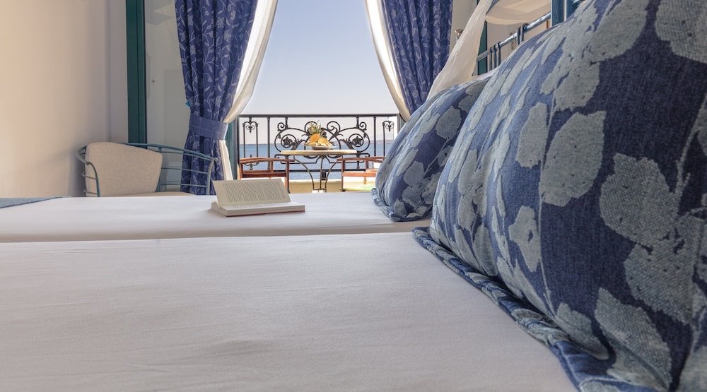 Dionysos Hotel — hotel in Skala