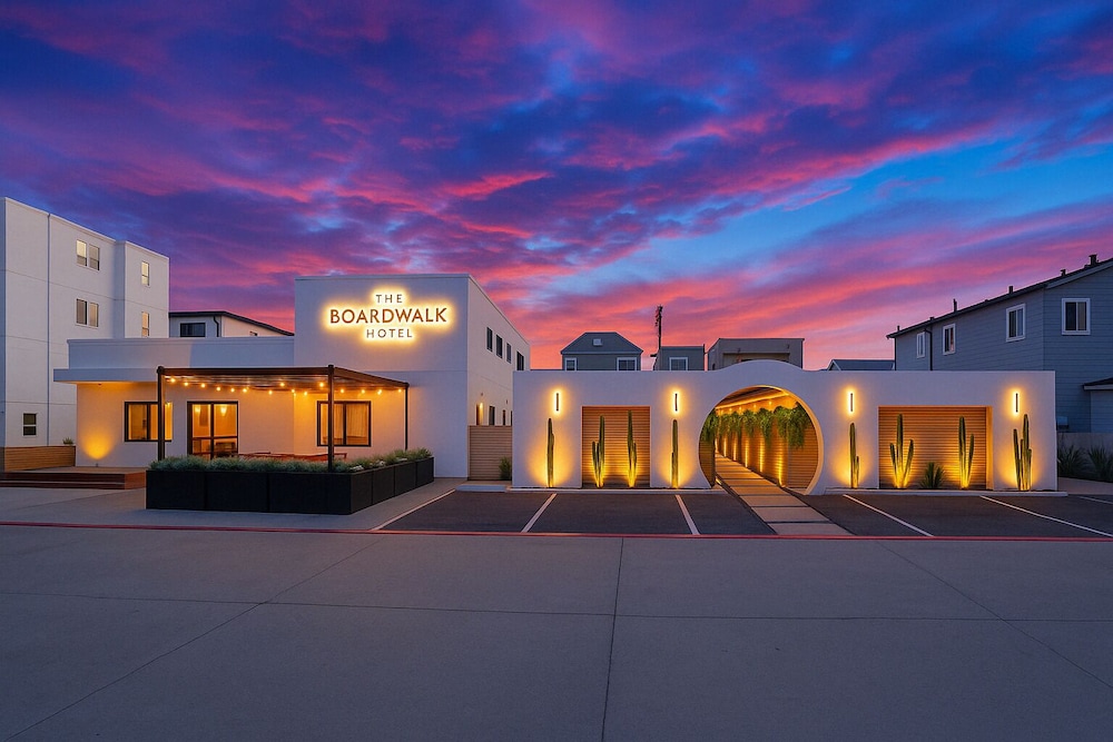 Boardwalk Hotel: Bikes Boards & Beach Gear Included - featured photo
