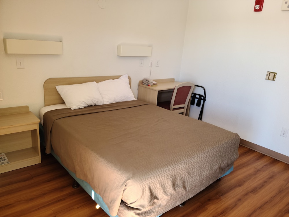 Motel 9 Las Cruces - photo 3