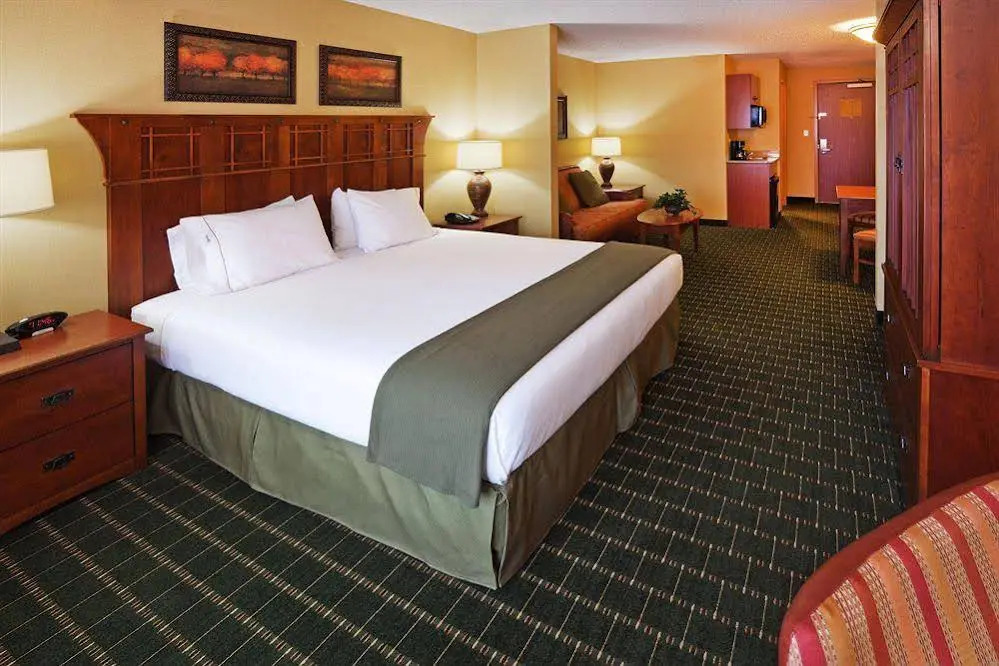 The Q Hotel & Suites - photo 31