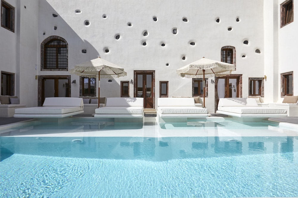 Winery Hotel 1870 in Fira, Greece