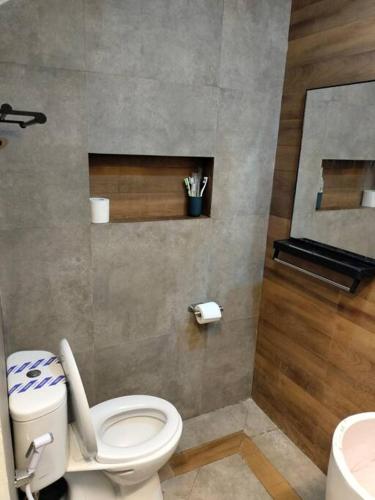 Taman Salak Homestay 5BR Entire House — 4-Star Luxury Hotel in Madiun, Indonesia