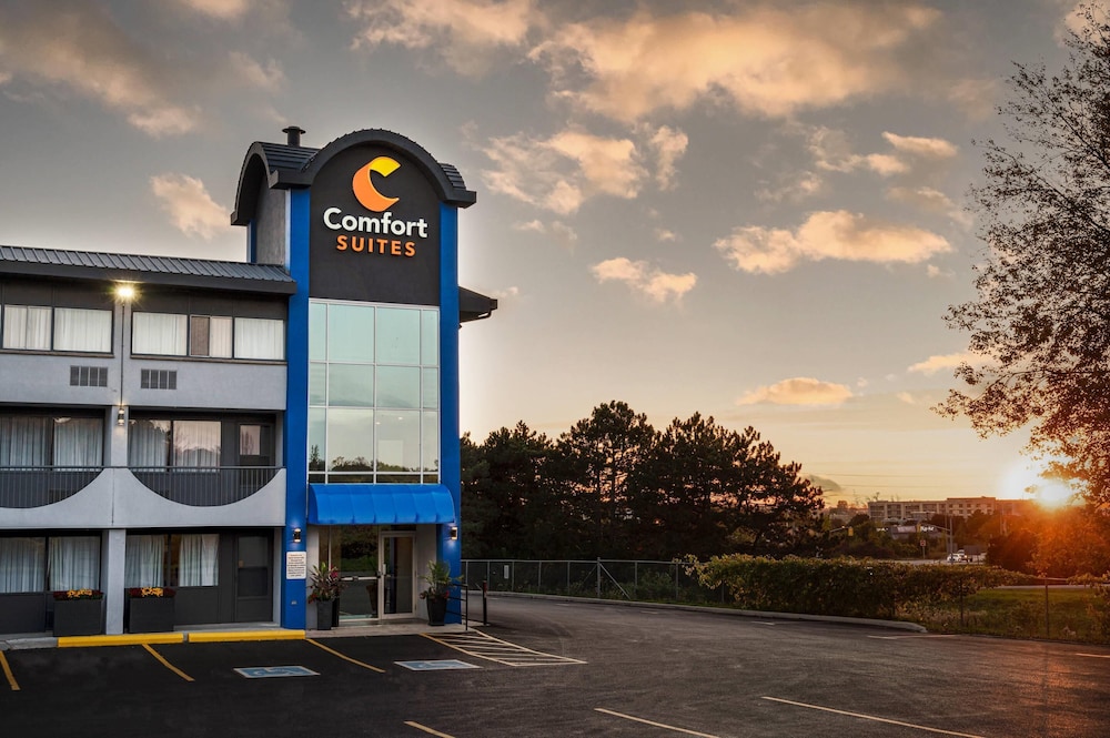 Comfort Suites Kingston Central in Kingston, Canada